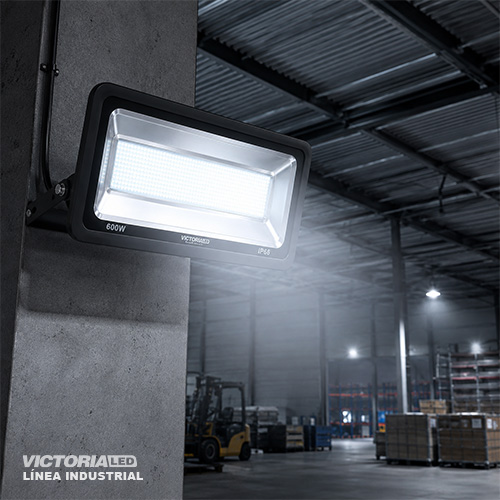 REFLECTOR INDUSTRIAL AC85-265V FP09 IP66 6500K BLACK FULL POWER