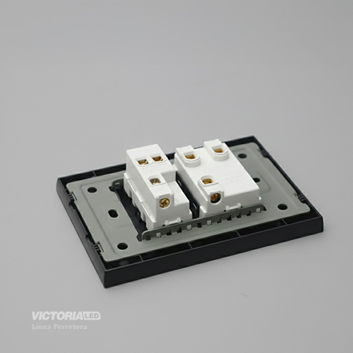 MIXTO INTERRUPTOR + TOMACORRIENTE 16A 125/250V PC NEGRO 10U/C